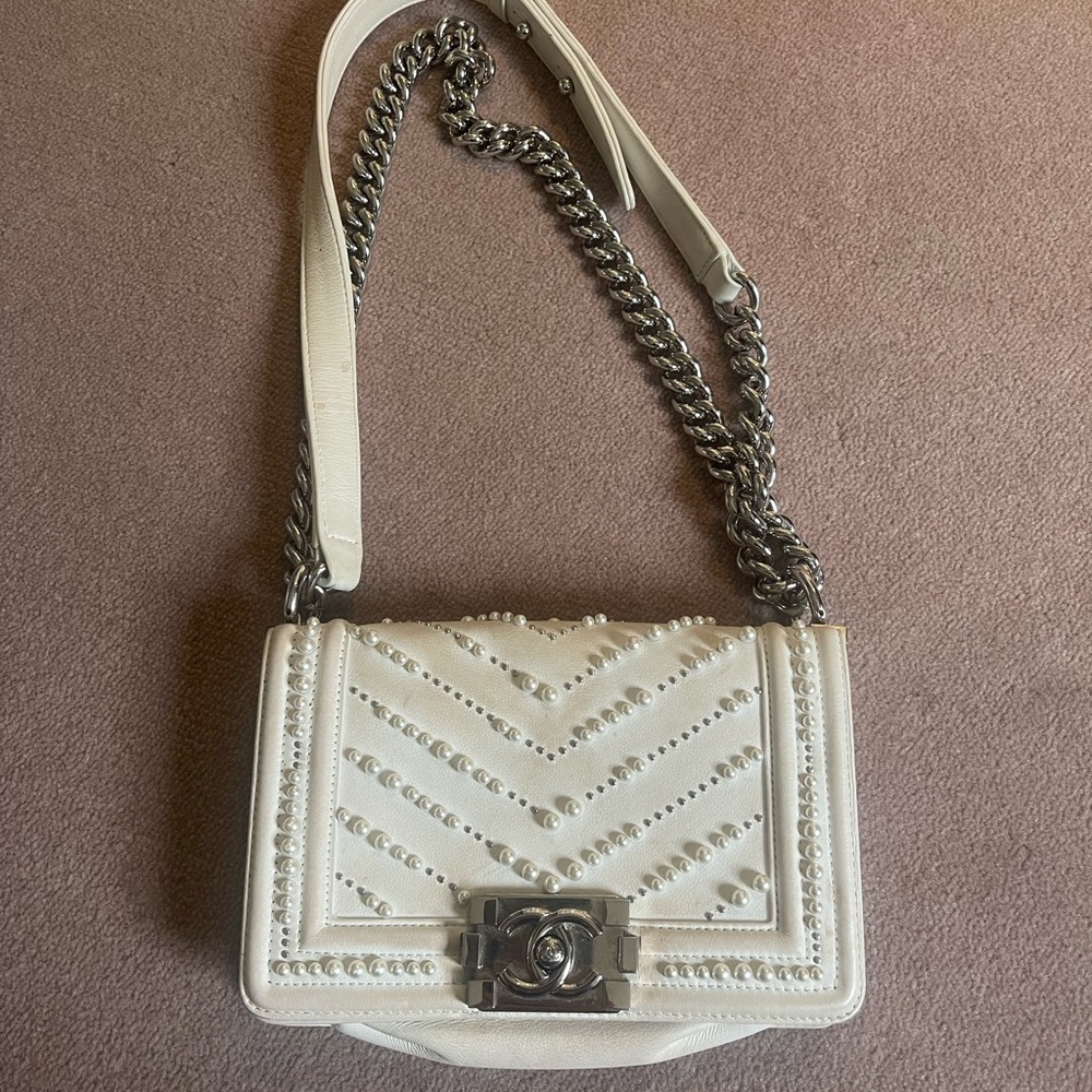 White pearl chevron Chanel boy bag small size